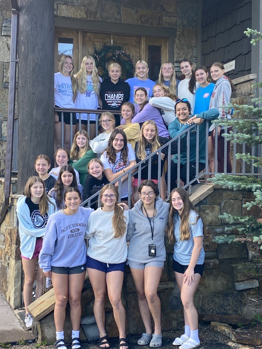 knights_em's tweet photo. What an amazing trip with this hardworking group of athletes!  We had a week of team bonding! Bring on the season! https://t.co/qzusZKnv7K