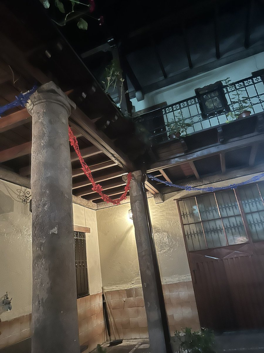 ¿Quieren hacer algo lindo? En el centro hay una experiencia <a href="/Airbnb/">Airbnb</a> para hacer empanadas de viento y canelazo ⭐️⭐️⭐️⭐️⭐️ 

La encuentran aquí abnb.me/tnfKbQEyYBb #Quito