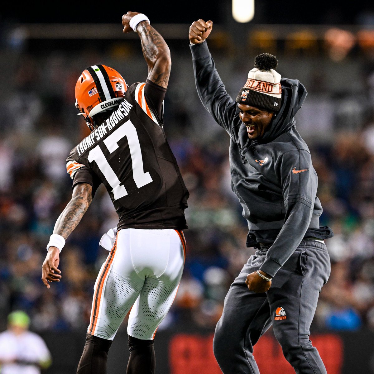 PFF's tweet photo. DTR in his NFL debut:

🔸 8/11
🔸 119 total yards
🔸 124.1 passer rating 
🔸 1 TD

(📸 @Browns) https://t.co/Cpts0cpDQC