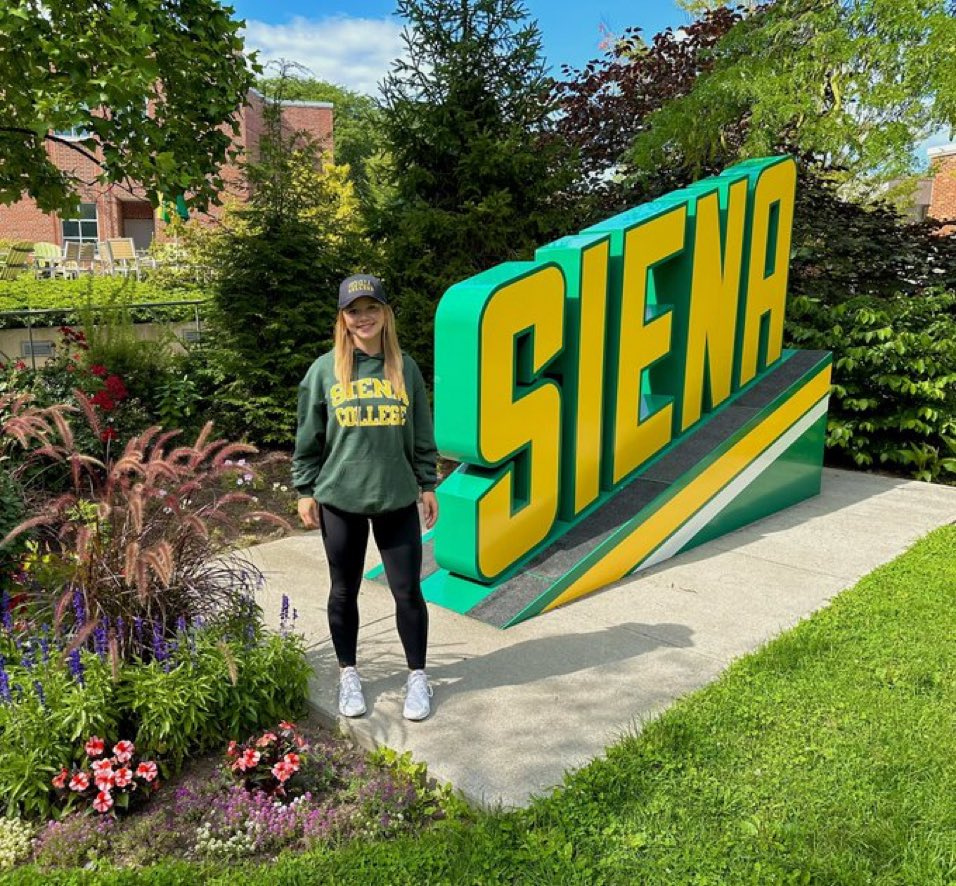 2024 Fullback Anna Swyers has committed to Siena. 

Congrats <a href="/annaswyers45/">Anna Swyers</a>!!!
