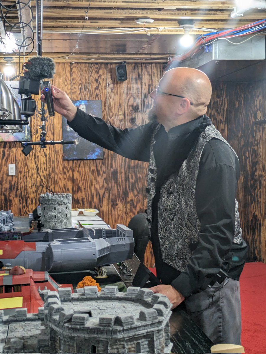 bleedingedgerpg's tweet image. When the GM has to give the boom mic a shave! #gamemaster #starfinder #ttrpg #ttrpgcommunity #actualplayrpg