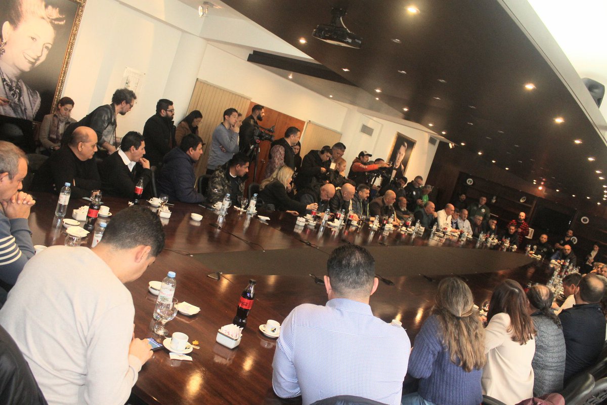 Sergio_OrtizOk's tweet photo. Hoy participé del encuentro con nuestro candidato a vicepresidente @RossiAgustinOk, organizado por las 62 Organizaciones Peronistas en el sindicato de peones de taxis . 
“El momento de defender los derechos es ahora, con el acompañamiento del conjunto de la clase trabajadora vamos a ir a votar en defensa propia” 
#MassaPresidente #CreoEnArgentina