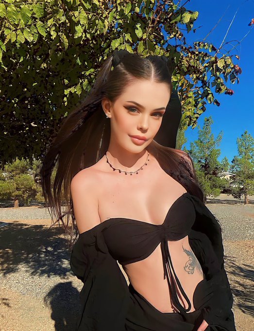 Here&rsquo;s my August cam schedule <3 https://t.co/G1YQBSFIJo