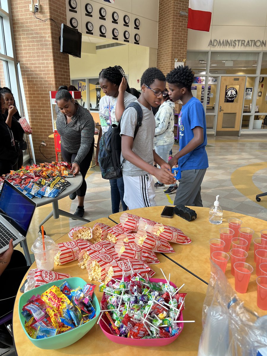 DeanBenesch's tweet photo. Rewarding our Ss work for the summer of 2023! #ESY #ESLP @windsormillms So proud of the gains that have made! #AllWeDoIsWIN @LeadTheMill @regina_ridley @MsEvan_Campbell @JocelynAHodge https://t.co/yrWKv7Rxiu
