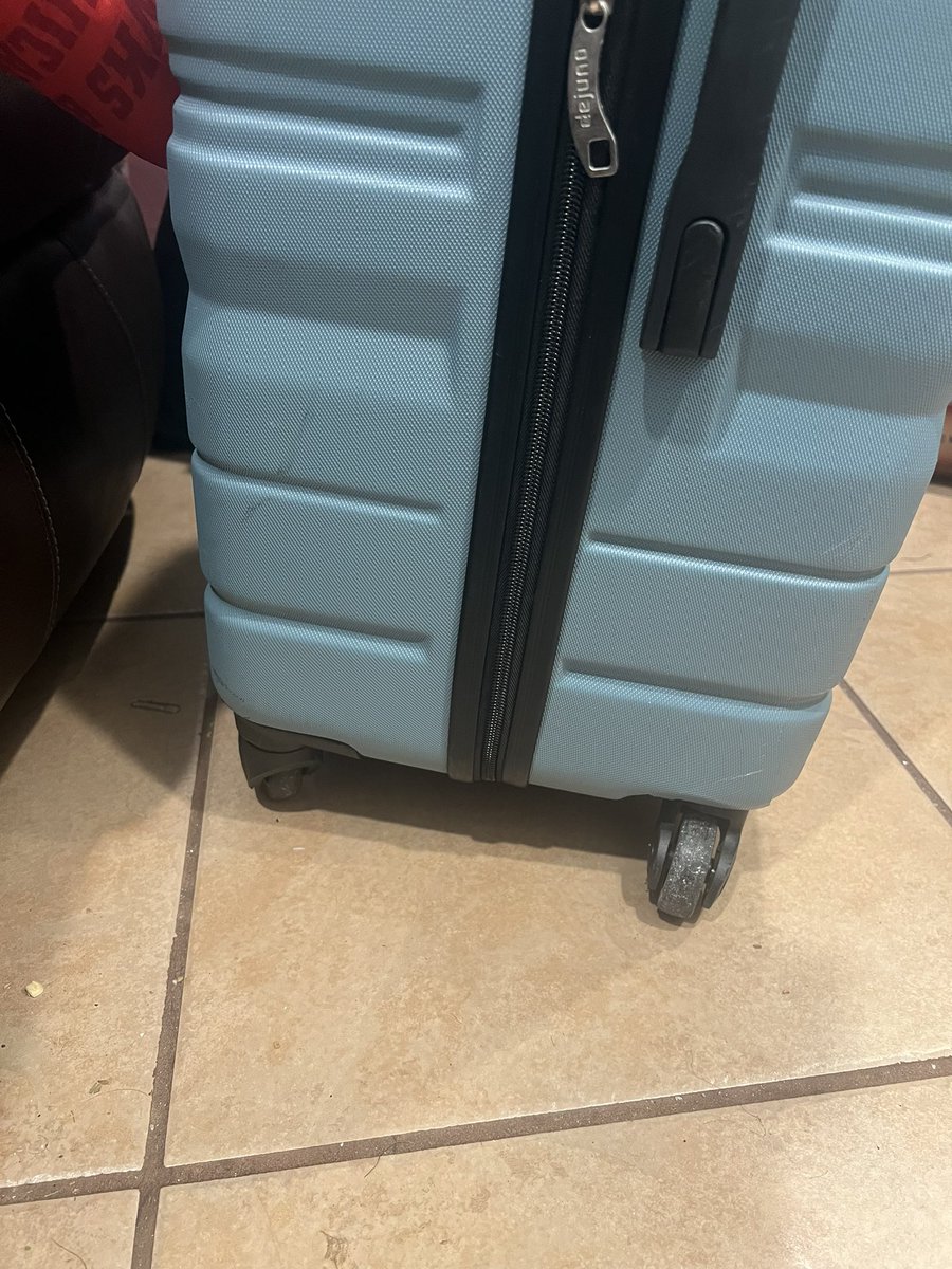Liz__105's tweet photo. @Aeromexico broke our luggage on the way back from our wedding. The suitcase had never been used and now it has to go to the garbage because it’s unusable 😭😭 https://t.co/LcUFZNQFCn