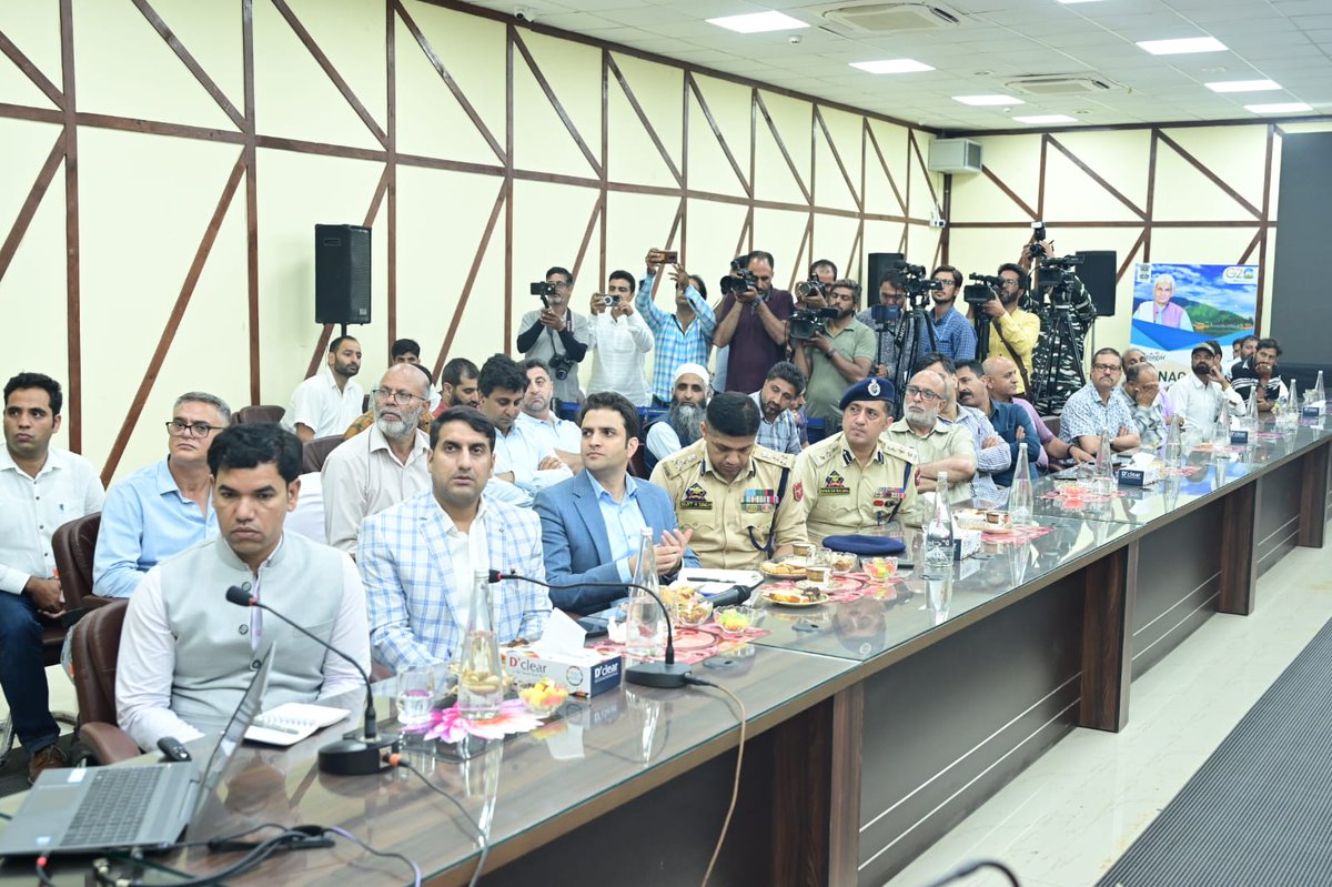shah_Shakir_011's tweet photo. #New_technology and #digital transition is aimed to create smart grid system in Srinagar to tackle the #challenges of climate change, connect all infrastructure and to provide #innovative solutions for better coordination between services.LG Sinha
@OfficeOfLGJandK https://t.co/2iw3s08Acn
