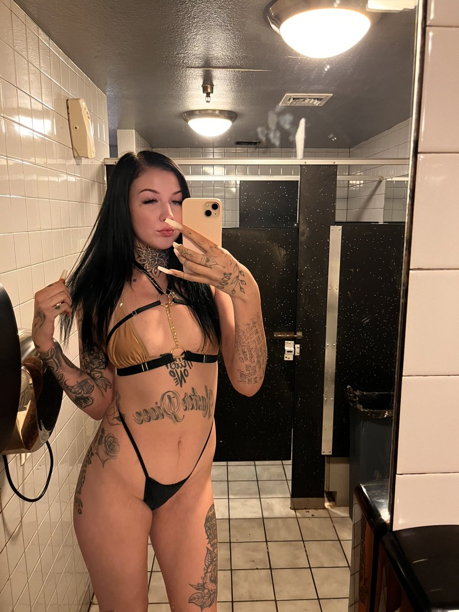 itsTTBaby10's tweet photo. Freaks come out at Night 🖤 https://t.co/7AhRNGtIlB

#onlyFans #Content https://t.co/50vyyr6yid