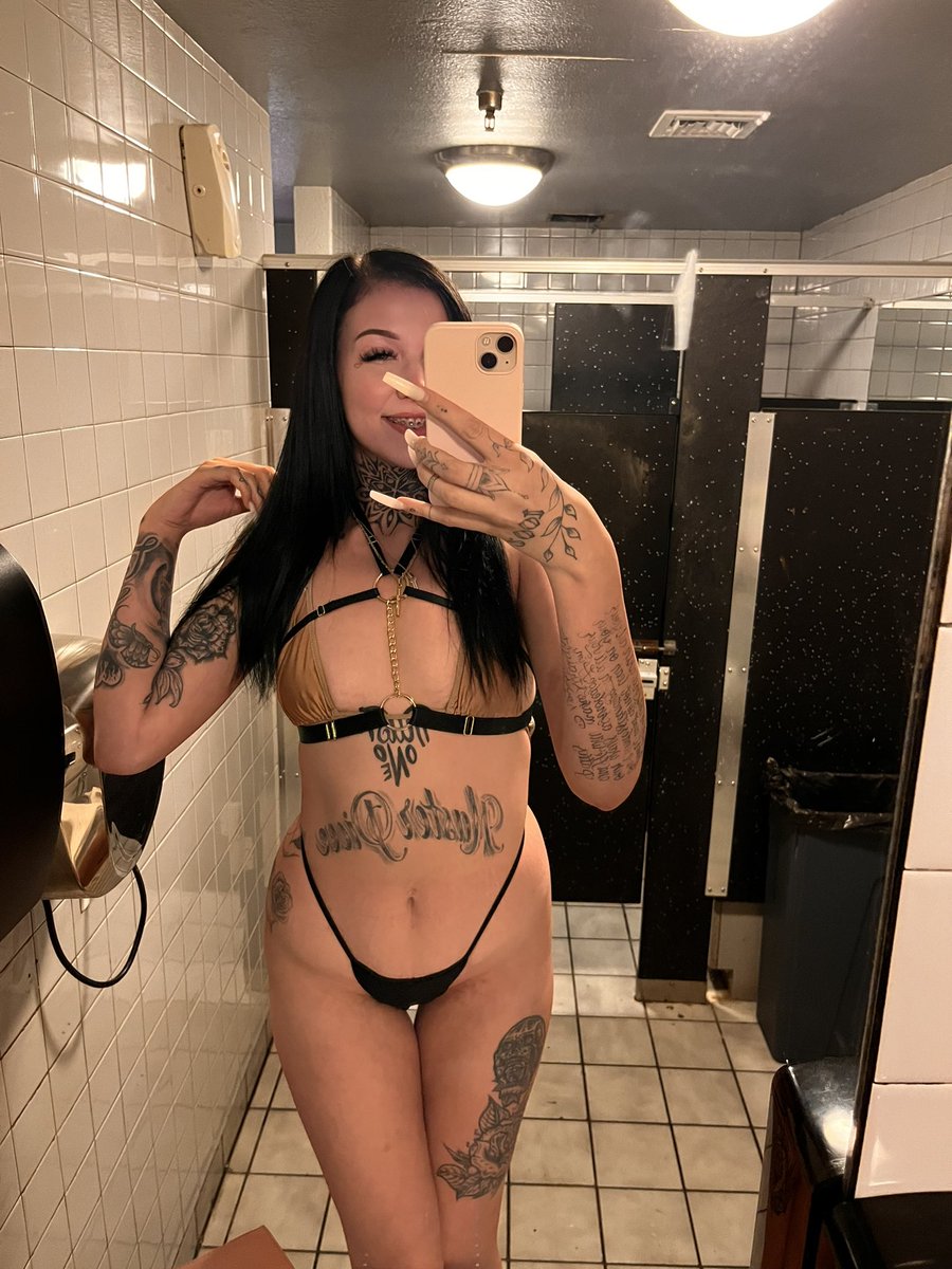 itsTTBaby10's tweet photo. Freaks come out at Night 🖤 https://t.co/7AhRNGtIlB

#onlyFans #Content https://t.co/50vyyr6yid