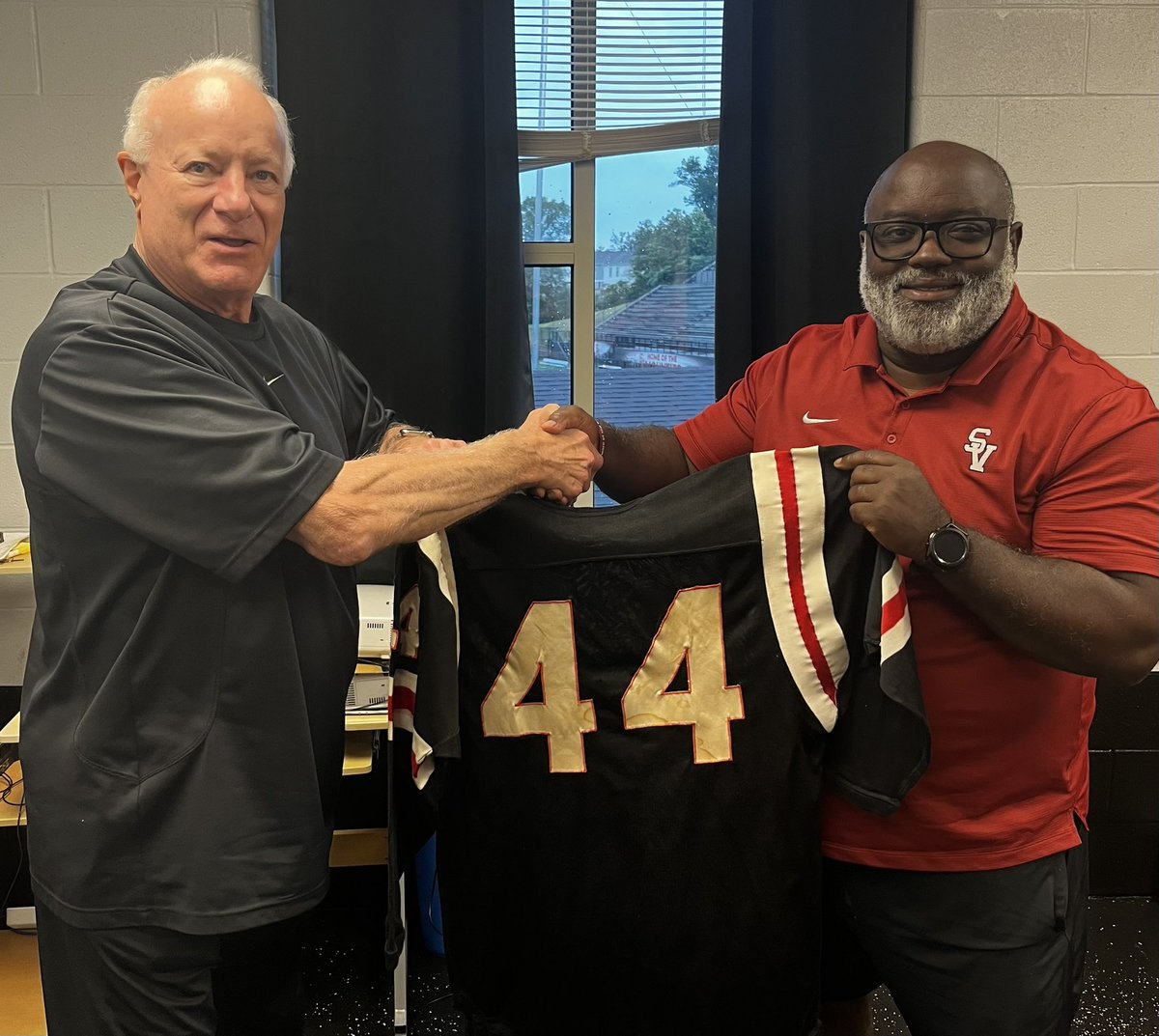 John_Goolsby's tweet photo. Shades Valley and Rueben Nelson welcomed home a Mountie this afternoon. Alvin Bresler was the first SV player to have their jersey retired. The 1966 high school All-American and All-State player, was the number one recruit in the state…@svmounties @ShadesValleyFB @CoachNelson18 https://t.co/oNnMKXMunN
