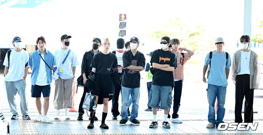popconth's tweet photo. 🔴 แฟชั่นของหนุ่มๆ #THEBOYZ ที่สนามบินอินชอน ระหว่างเดินทางมาประเทศไทย เพื่อพบแทบี๋ ใน THE BOYZ 2ND WORLD TOUR : ZENERATION in BANGKOK ที่จะจัดขึ้นในวันที่ 5 - 6 สิงหานี้ที่ ธันเดอร์โดม เมืองทองธานี

ซื้อบัตรได้ทาง @4NOLOGUE : https://t.co/wa2PO0xISp

#ZENERATIONinBKK #더보이즈 https://t.co/KRX8W8AjeL