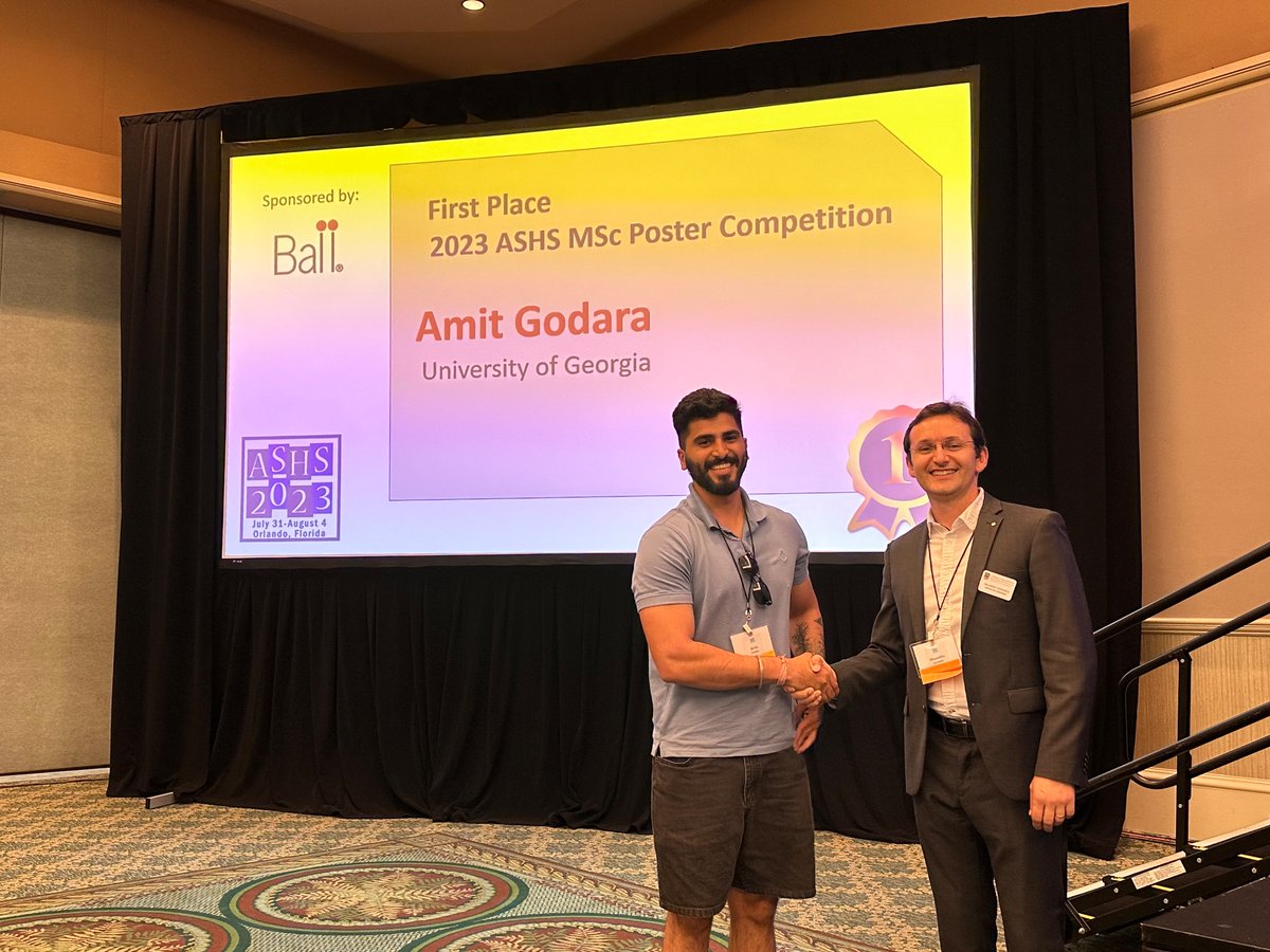 ZilfinaR's tweet photo. I very proud of my student Amit Godara! @ASHS_Hort @ugahorticulture @UGATifton https://t.co/Mwb37OD6Tg