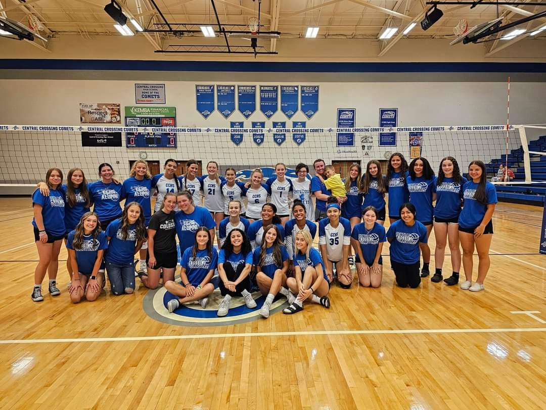 CCHS_CometsAD's tweet photo. Thanks to all the former @CCHS_Comets volleyballers who came out to make our current students better!! #cometpride https://t.co/HW7prrYlqq