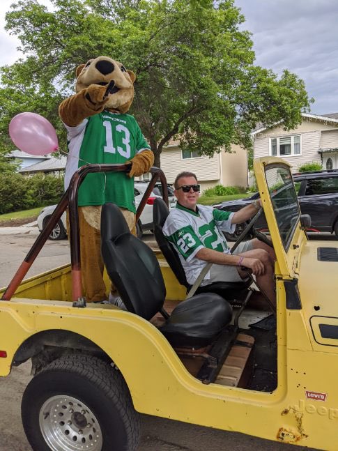 rodpedersen's tweet image. Big Bird’s 4 Sale! $4,000 OBO. He’s running mint and is ideal for parades! 🚙🍬🦫 DM me #JeepSZN