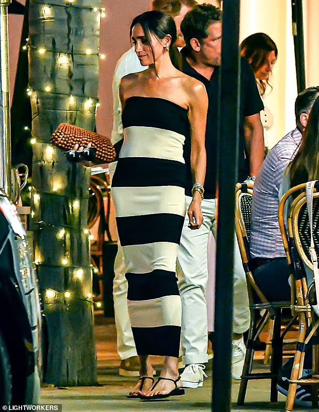 troubleshade's tweet photo. 42 Never looked so good! #HappyBirthdayMeghan https://t.co/8ybWBcsiJI