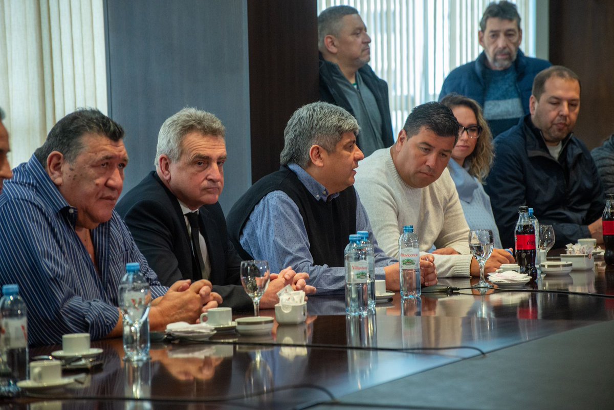 Gracielastv's tweet photo. Participe del acto de las 62 Org. Peronistas, encabezada por Marcelo Pariente #ASiMM y Karina Moyano #Camioneros, que contó con la presencia de @RossiAgustinOk Candidato a Vicepdte de la Nación por @unionxlapatria de Pablo Moyano y otros cros. #FrenteSindical
@SergioMassa https://t.co/10OSw1PM4H