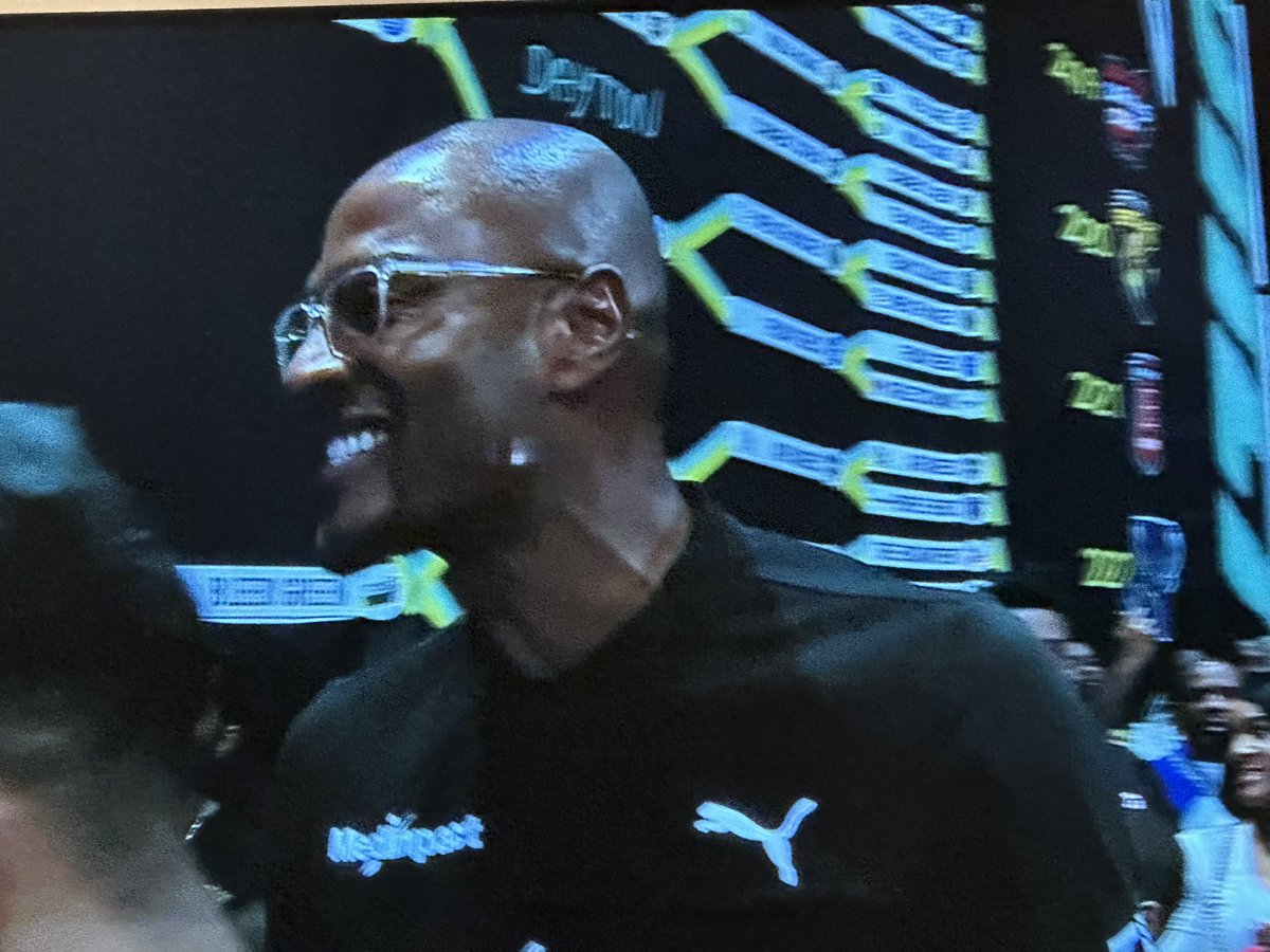 GoodmanHoops's tweet photo. Congrats to LaPhonso Ellis for coaching Heartfire to the @thetournament title. 

Someone needs to hire him as a coach in college or the NBA. 

Also, the best guy you will ever meet. https://t.co/VGbChiLRDu