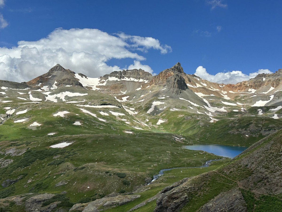 outoftheboxprek's tweet photo. ☀️Summer please don’t end💚
🏔️🥾One of my favorite #hikes ever in #Colorado- #bluelakes and #icelakes.
#summervibes #naturelover #outdoors #vacation #teachertwitter #educator #hiking https://t.co/hM01uRR5Vd