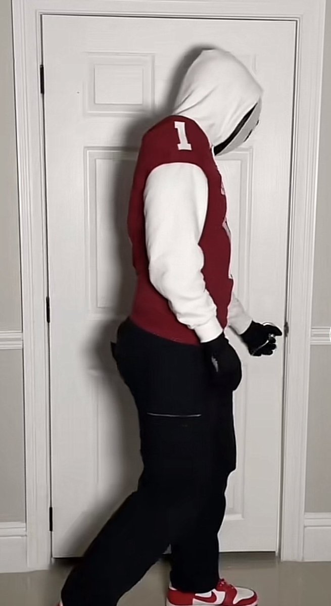 coppercomets's tweet photo. whose ass is this because I don’t think diaper man is in any condition to record tiktoks rn https://t.co/iN8h7YNz8g