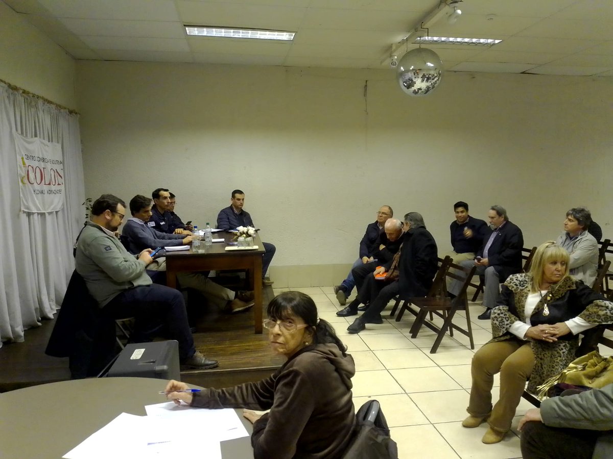 9007Via's tweet photo. Dip @GustavoZubia estuvo presente en el Centro Comercial de Colón para escuchar y hablar con vecinos por tema #SEGURIDAD. Contó con la presencia del Comisario de la Seccional 21ra y el Director de Convivencia y Seguridad Ciudadana. #TerceraVía @PartidoColorado #GustavoZubia2024 https://t.co/i3bP7xSGNI