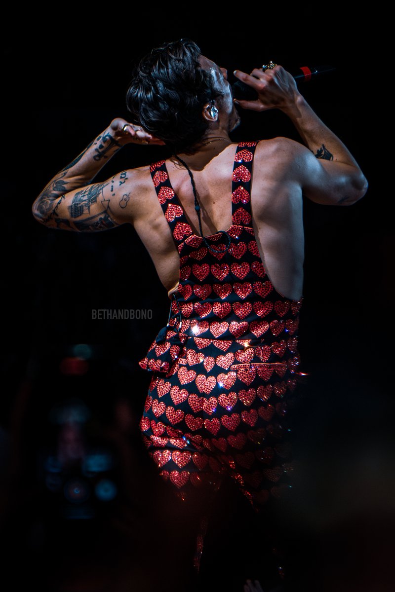 bethandbono's tweet photo. she's feelin' good in her skin

#LoveOnTourLondon Wembley Night 4

Please credit when re-posting. https://t.co/Cpur40AYFh