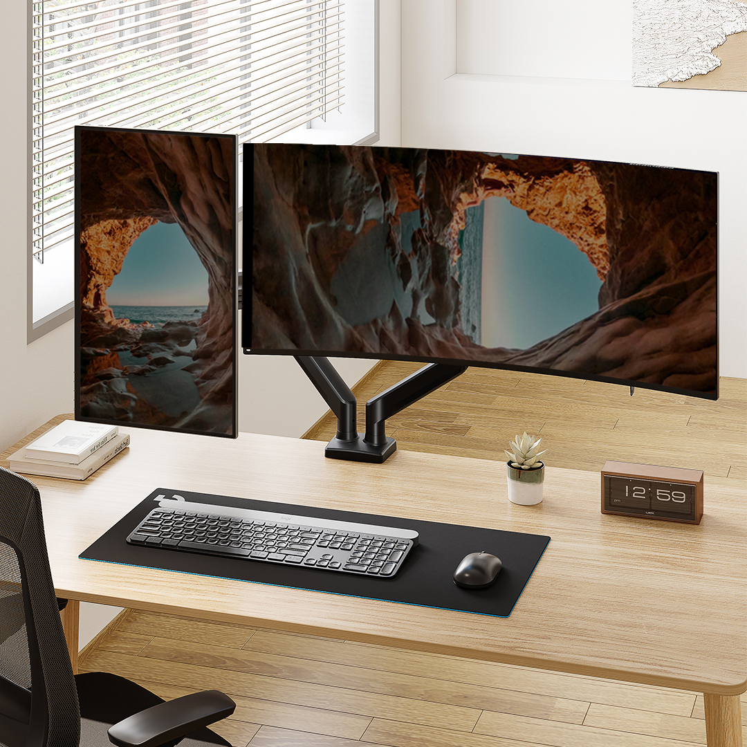 ErgearOfficial's tweet photo. The dual monitor mount features +/-90° swivel, +90°/-35° tilt, and 360° rotation for landscape or portrait modes. Whether you spend time collaborating with colleagues or engage in long gaming sessions, it increases comfort, while also enabling multitasking.

#ErGear #monitormount https://t.co/0cTP9Ia1eY
