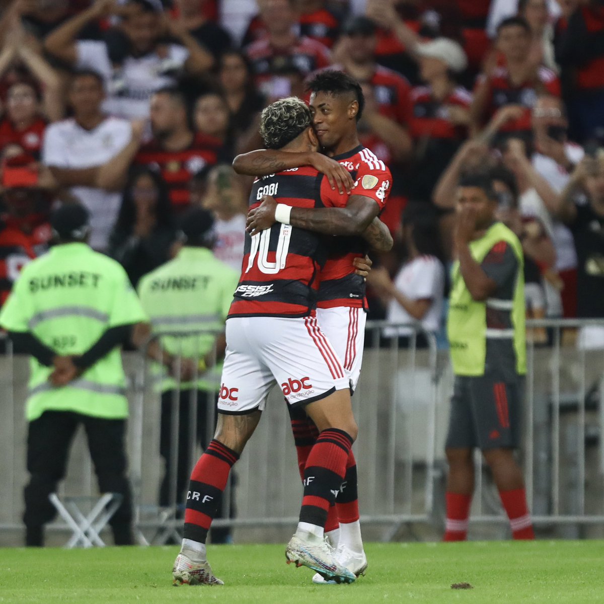 FL4MEN9O tweet media