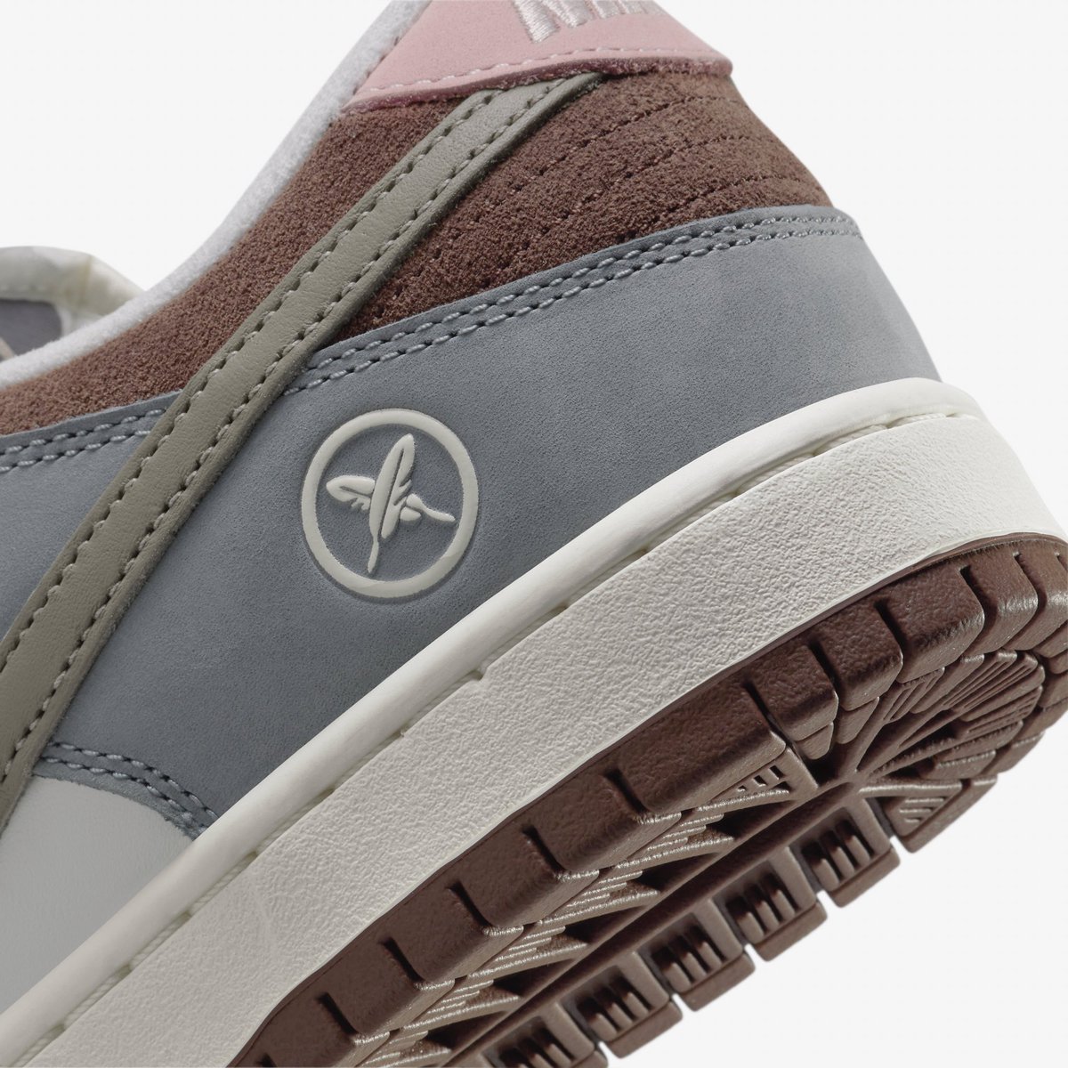 thesnkrsleaker's tweet photo. Official images of the upcoming Nike SB Dunk Low x Yuto Horigome expected to release August 16 🔥 https://t.co/yDgFn83g6k