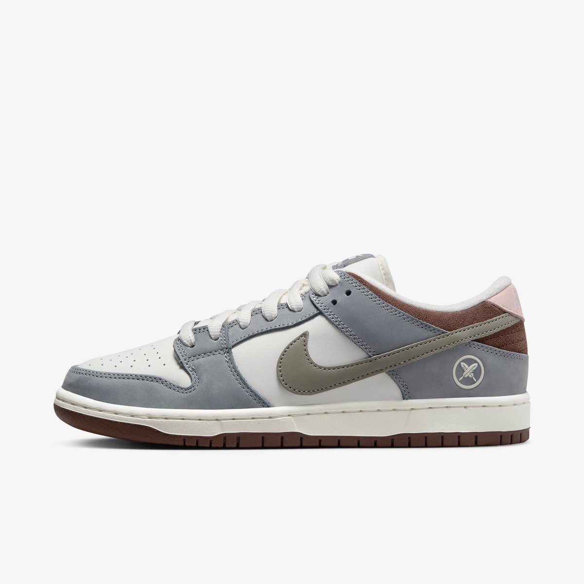 thesnkrsleaker's tweet photo. Official images of the upcoming Nike SB Dunk Low x Yuto Horigome expected to release August 16 🔥 https://t.co/yDgFn83g6k