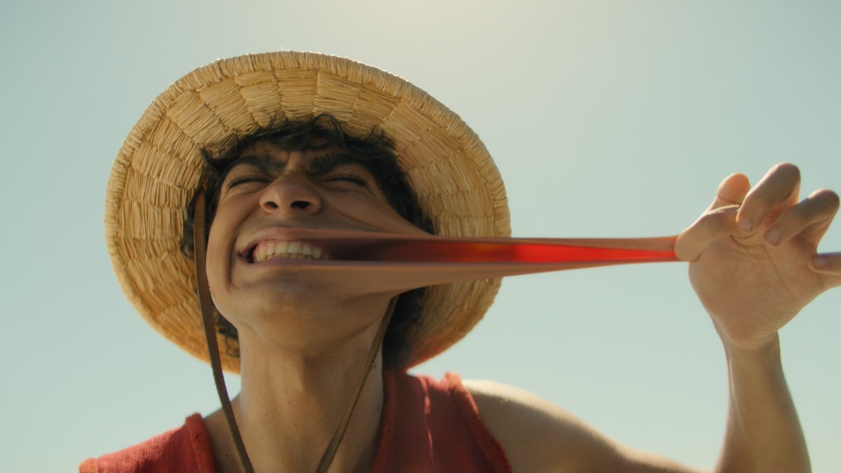 OP_Netflix_Fan's tweet photo. For inspiration, Iñaki Godoy (Luffy) carried around a photo of himself as an 11-year-old while he was on set.

“I tried to remember what it was like to be in that time of my life where I felt like I could do anything.” #OnePieceNetflix https://t.co/rDiVpRxACI