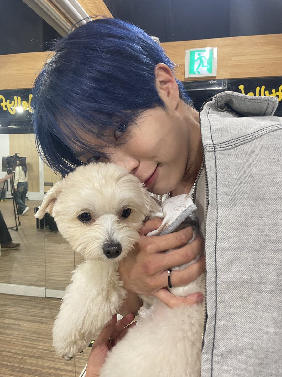 by_verivery's tweet photo. [#연호]

베리베리의 영원한 리더 허니형!!
생일 추카해요 ㅎㅎ 항상 고맙고 
제 맘 알죠 형 여튼 생일추카함😆

#HAPPYDONGHEONDAY
#오늘동허니생일이랬찌
#허니야_8배더4랑해 https://t.co/o19fgixp9N