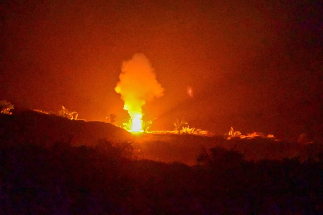 Marchfoward's tweet photo. Tentera Malaysia menggerakkan Briged Kelapan Infantri Malaysia menggempur pertahanan musuh di Kampung Lubuk Lesung semalam

Pasukan Briged Kelapan segera menyerang dalam cubaan hapuskan musuh 

Ini sebahagian daripada Exersais Keris Strike https://t.co/9wj4tsE8hf