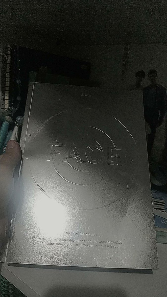 Kook_com_leite's tweet photo. Feedback positivo para @store_always, veio bem embalado, com cards de brinde 💖
Tem uma avaria bem pequena na bordinha, mas nada muito relevante. https://t.co/LHGv98HiTi