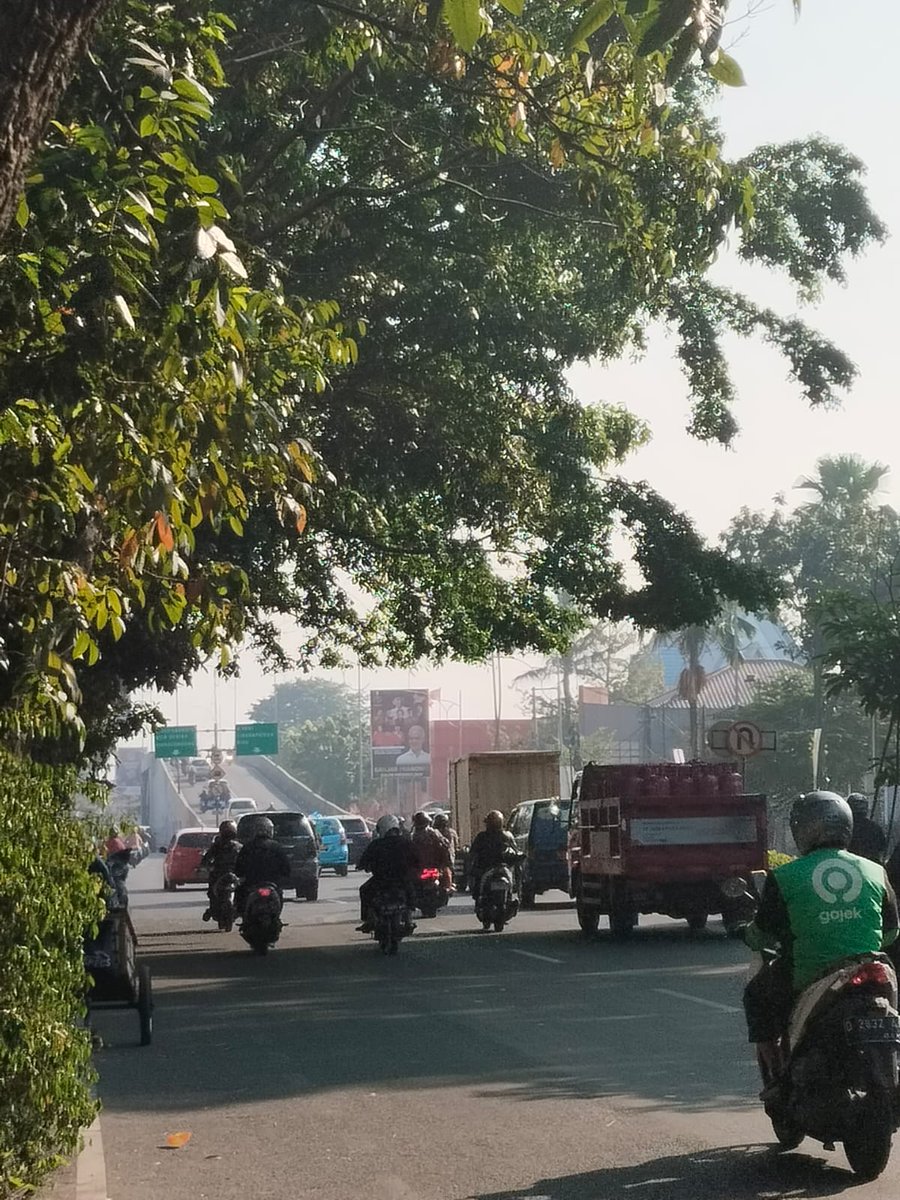 08.24 #LalinSonoraNetwork

Jl. Pelajar Pejuang (depan Gerindra) bandung dua arahnya ramai lancar, Cuaca cerah.

Via <a href="/ObboStone/">Gun OBBOSTONE</a> <a href="/rakafm_bandung/">IG : Radio Raka FM Bandung</a> <a href="/sonora_bandung/">Radio Sonora Bandung</a>