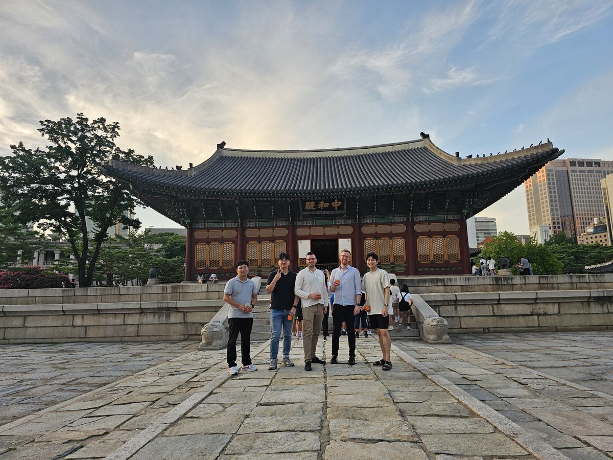 KwangminShin's tweet photo. Our BRL symposium has successfully ended. Impressive talks and intensive discussion. Special thanks to Prof. Sang-Gi Lee who made all of this possible, and also @Hyunwoo__Kim for inviting @BarhamLab and @ZachWickens to our symposium! https://t.co/la3ngn0EXF