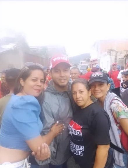 SOMOS VANGUARDIA REVOLUCIONARIA 🔴⚫ Nuestra Militancia juntos al Pueblo Organizado del Mnpio @MrtIribarren Marchan en sus Calles y Avenidas en Apoyo a Nuestro Presidente y Lider de la Revolucion Bolivariana de Venezuela @NicolasMaduro Seguimos Venciendo.. #YoIzoMiBandera