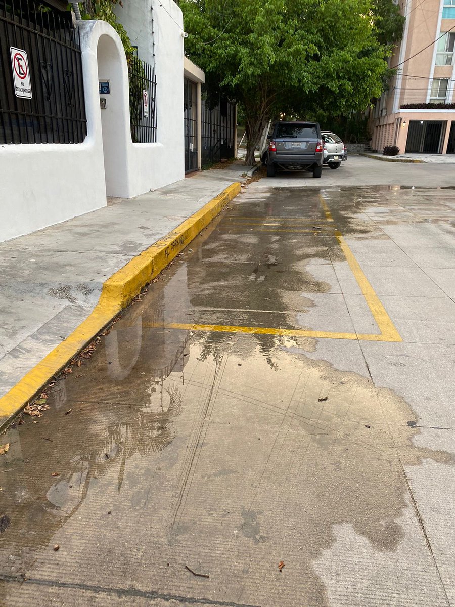 JetSurfMexico's tweet photo. En la calle cielo en la Supermanzana 4 una fuga enorme de agua potable !! Muchos reportes a Aguacan sin que vengan ! @MaraLezama @AltavozCancun @DHCAGUAKAN @AytoCancun https://t.co/VAZze9DV2K