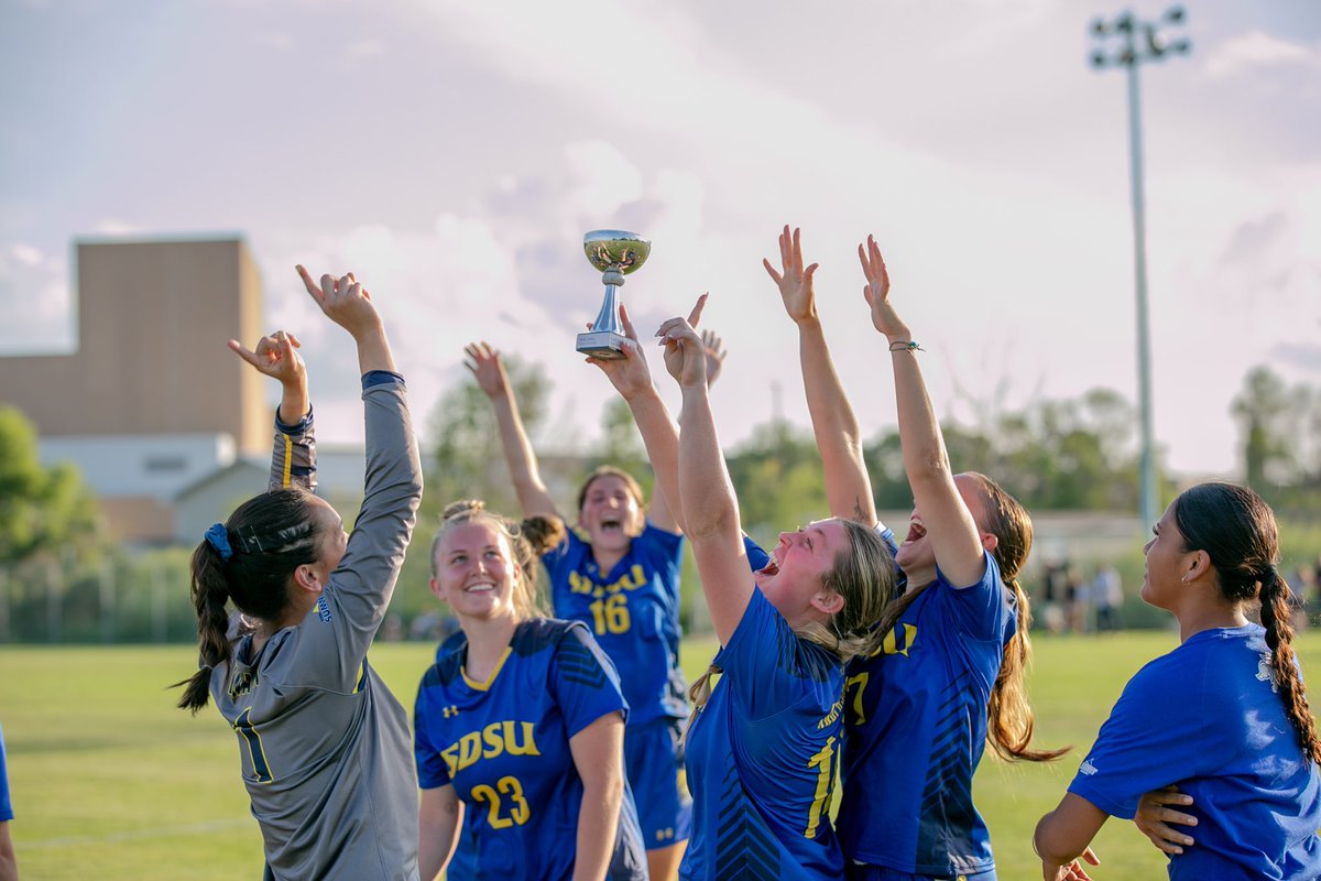 GoJacksSoccer's tweet photo. Big W tonight for Team Blue tonight in our annual 🔵🆚🟡 Scrimmage!

#GoJacks 🐰 https://t.co/57DUaMcPN2