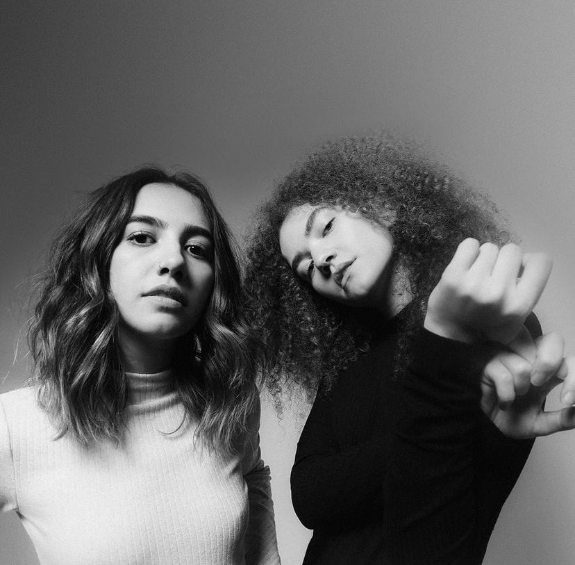 tracklist's tweet image. 5 anos do lançamento de “O Tempo É Agora”, do duo Anavitória 🖤

O disco, que garantiu o Grammy Latino de "Melhor Álbum Pop Contemporâneo em Língua Portuguesa", tem hits como "Porque Eu Te Amo" e "Ai, Amor".