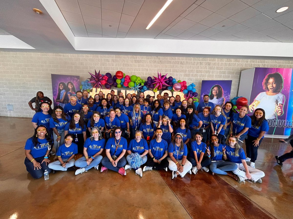 CourtneyRaff2nd's tweet photo. Love the school and my team! Ready for year 1.5 🤩🤩 @BeaverMST_Stars  @gisdnews https://t.co/tNDKtxh2gx