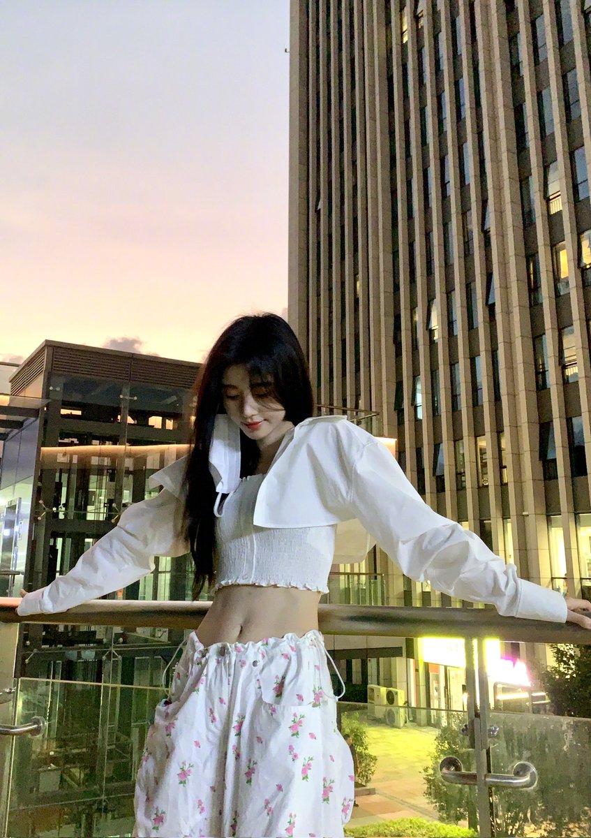 练习室诱人的鞠妈🤤 香汗淋漓的好想帮鞠妈舔 https://t.co/WZQ87NmBjH