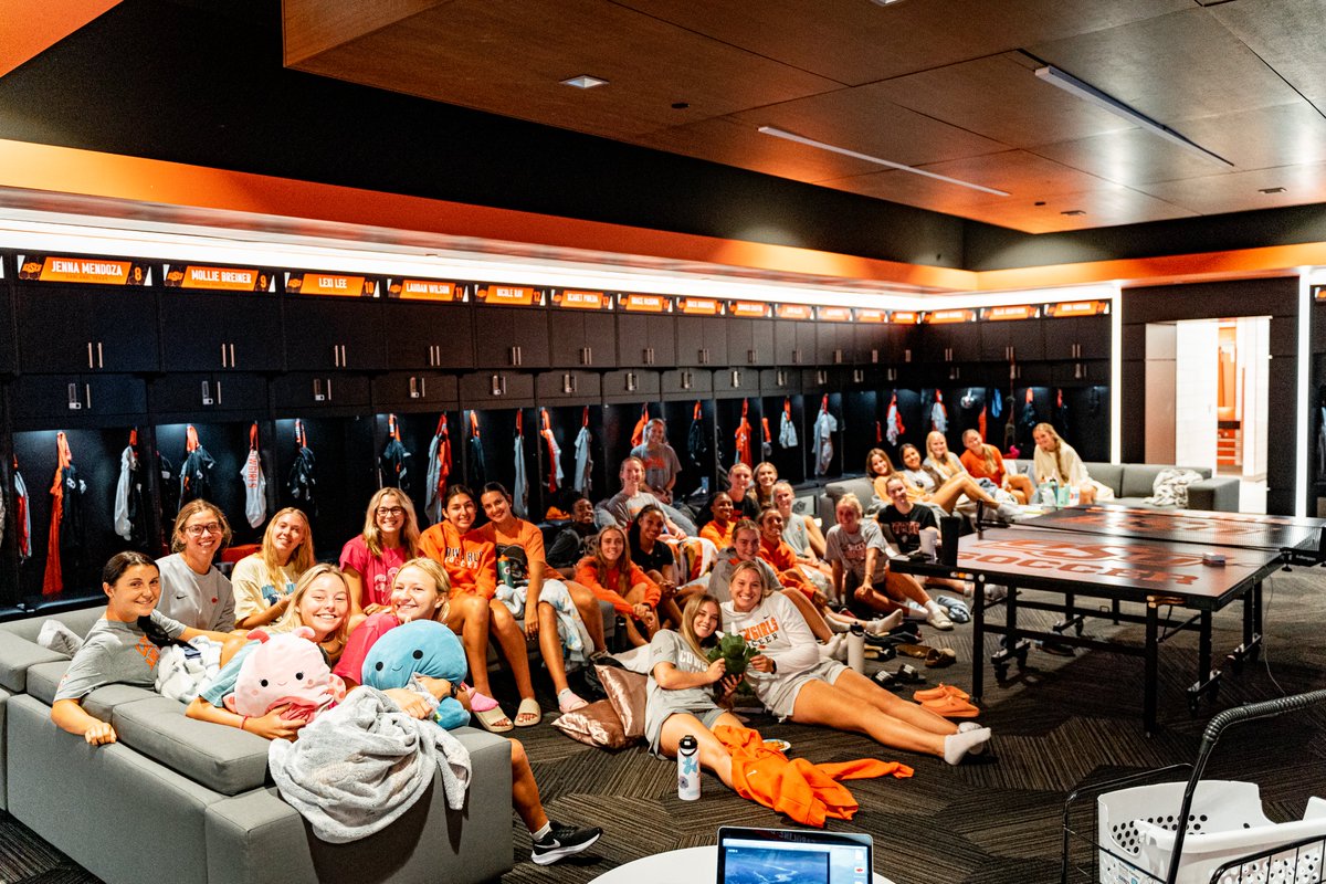 CowgirlFC's tweet photo. movie night 🎥 https://t.co/ennS5jMubX