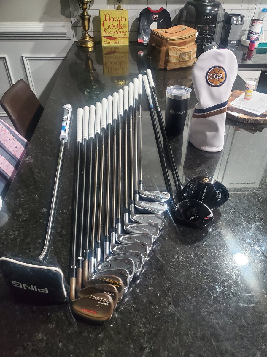 pattyice67's tweet photo. Well put some new rubber on the sticks this evening. Been a long week and I am ready to get a round in before my CGA event next Saturday. @golfpridegrips @SrixonGolf @ClevelandGolf @PingTour @CallawayGolf #golfnerd #turfnerding #workhardplayhard https://t.co/K5lYcRy02w