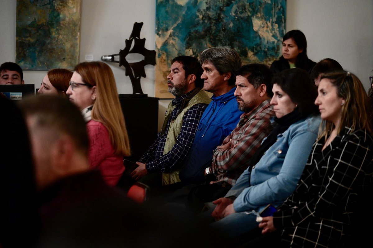 pedrosanma's tweet photo. En la apertura de la 3ª edición del Diplomado en Gestión para el Cambio Climático ♻️

Una propuesta que llama a la reflexión y a la acción de cada sector de la sociedad 💪

#CreciendoJuntos #GCSustentable https://t.co/MqbsxVaQqk