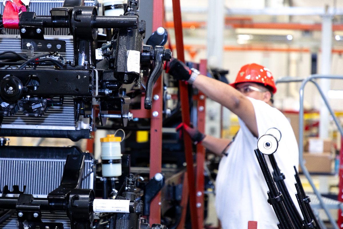 BollingerInnov's tweet image. August is a busy month at our Tunica, MS Assembly Plant!  Our Mullen THREE - Class 3 EV Cab FWD production in action⚡

#MULN #MullenUSA #MullenAutomotive #MullenCommercial #MullenTHREE #MullenONE #GreenFleet #EV #ElectricVehicle #CommercialFleet #Class1 #Class3