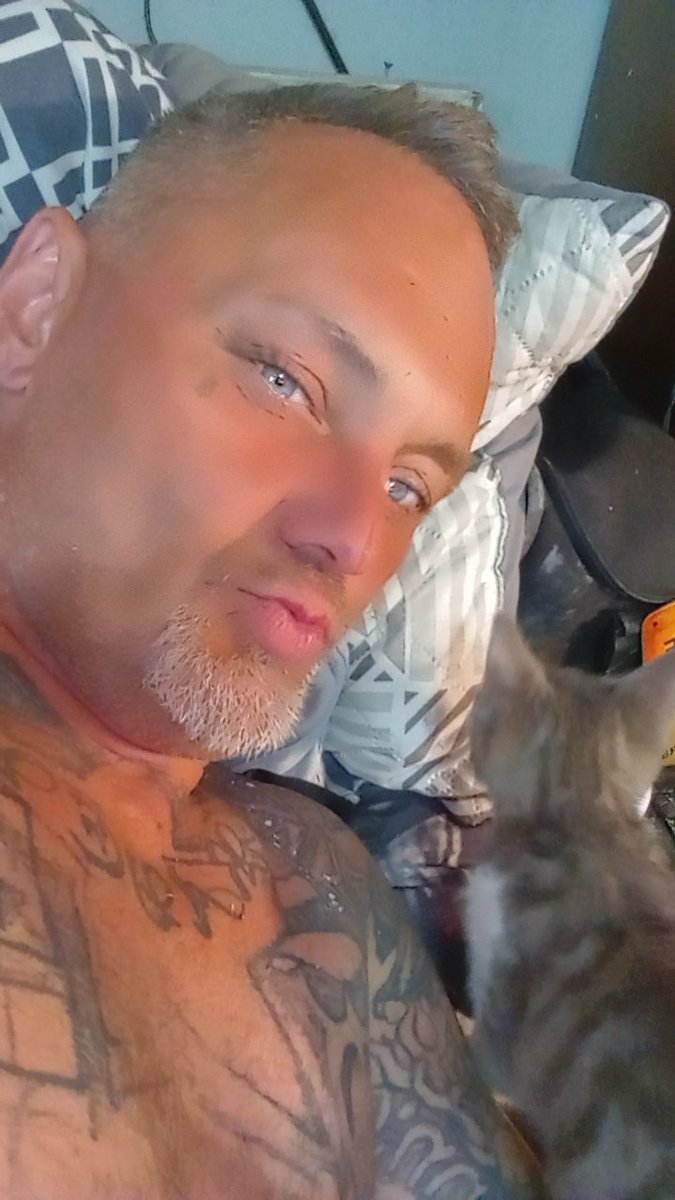 MichaelHay7400's tweet photo. Can I find a real girl from Oklahoma who wants to meetup and have some fun https://t.co/oukD3yOlHV