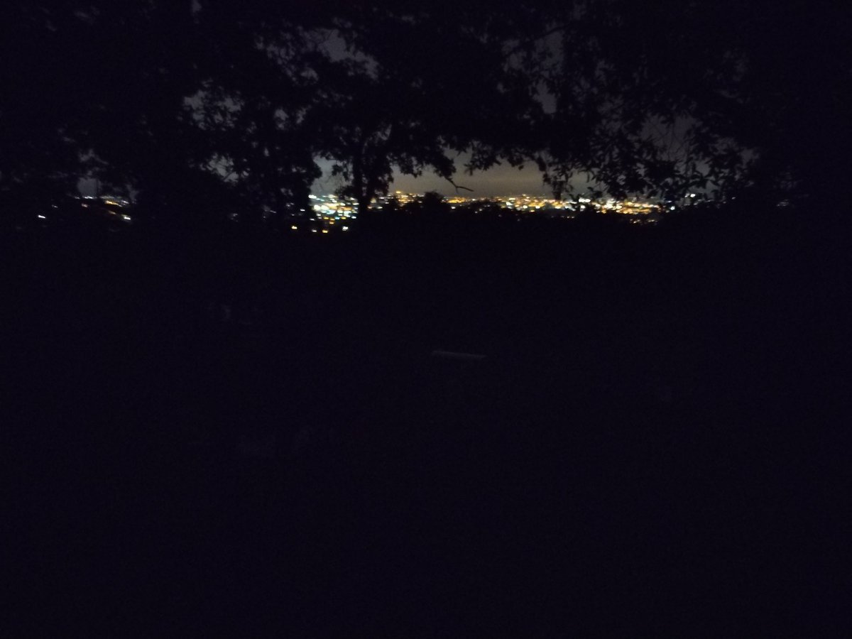 JosMChacn2's tweet photo. Lo que se ve oscuro es mi colonia (zona 1 de Mixco) al fondo la ciudad.
Lunes 3 agosto 7:58 pm
Qué pasa señores de la @EEGSAGuatemala https://t.co/9xNFqhQ8pr