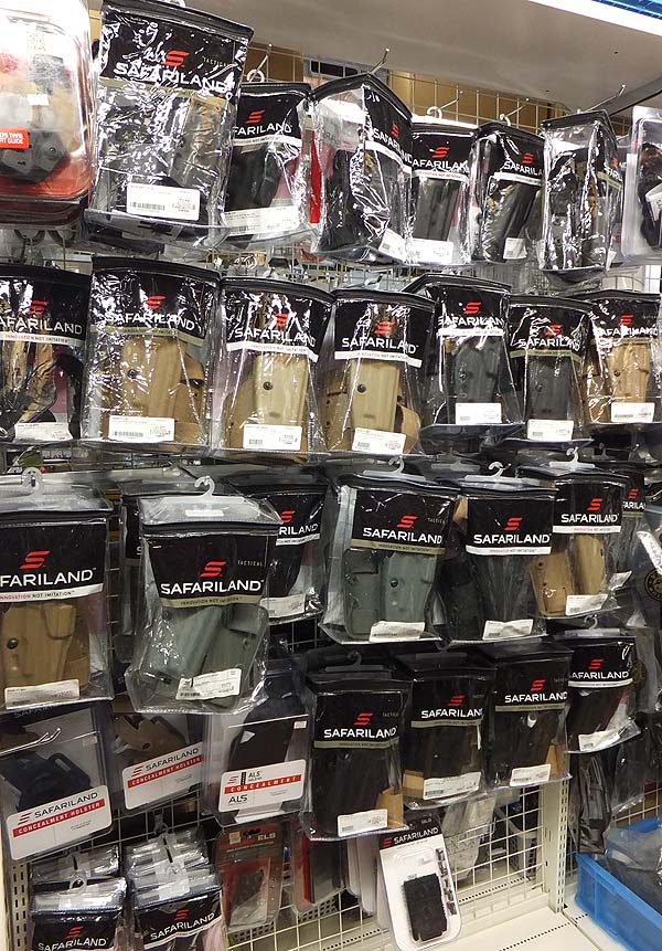 ProshopELITE's tweet photo. 店頭在庫のホルスター各種(部品も含む)を8月4日(金)5日(土)の2日間に限り、大出血の大特価で販売中!!ホルスターをお探しだったお客様は、是非この今週末にお求めください!!対応拳銃はSIG220・226、GLOCK17・19、SFP9 等とライト付きになります。#SAFARILAND #BLACKHAWK #VEGA #FOBUS https://t.co/qQfTvxsVUF
