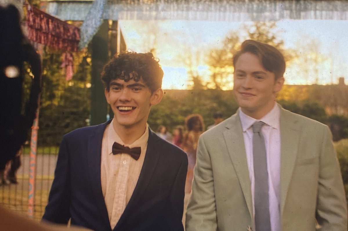 ChikuSa85580890's tweet photo. #HeartstopperS2 is highly positive show about teenage story of a school. The bonding between Charlie &amp; Nick is so strong you can't take your eyes off them. Others are also done a tremendous job in it🙏🏻. #JoeLocke as Charlie is best thing on TV. #KitConner as Nick stole the show. https://t.co/XOtfDSFIC2