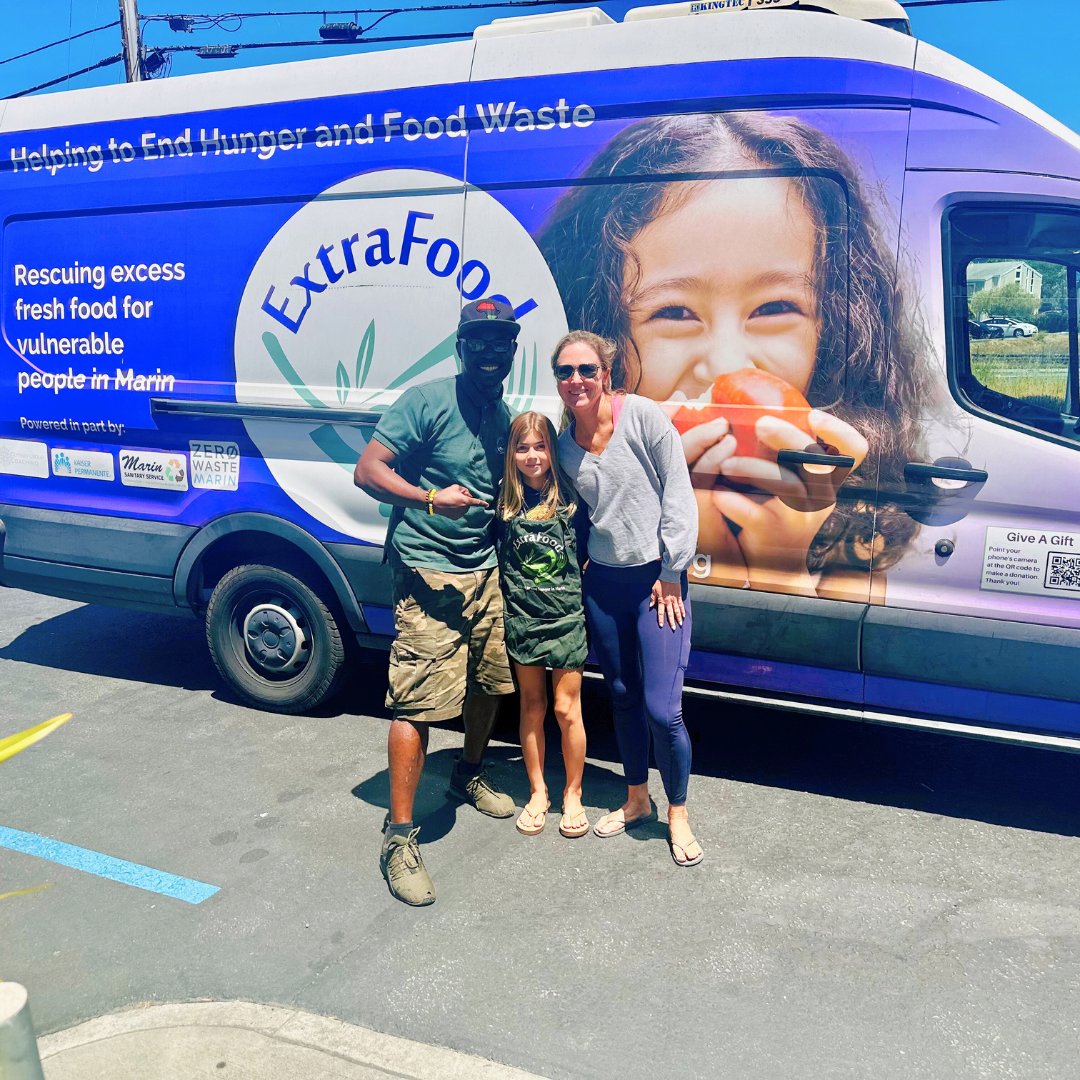 Seeing Trevor around town is like running into a celebrity! Thank you to volunteer Caroline and her daughter for rescuing food from Waldscraft & delivering it to @PerformingStars which provides involvement in art, music, & theater for low income and at-risk children. 💜 💚