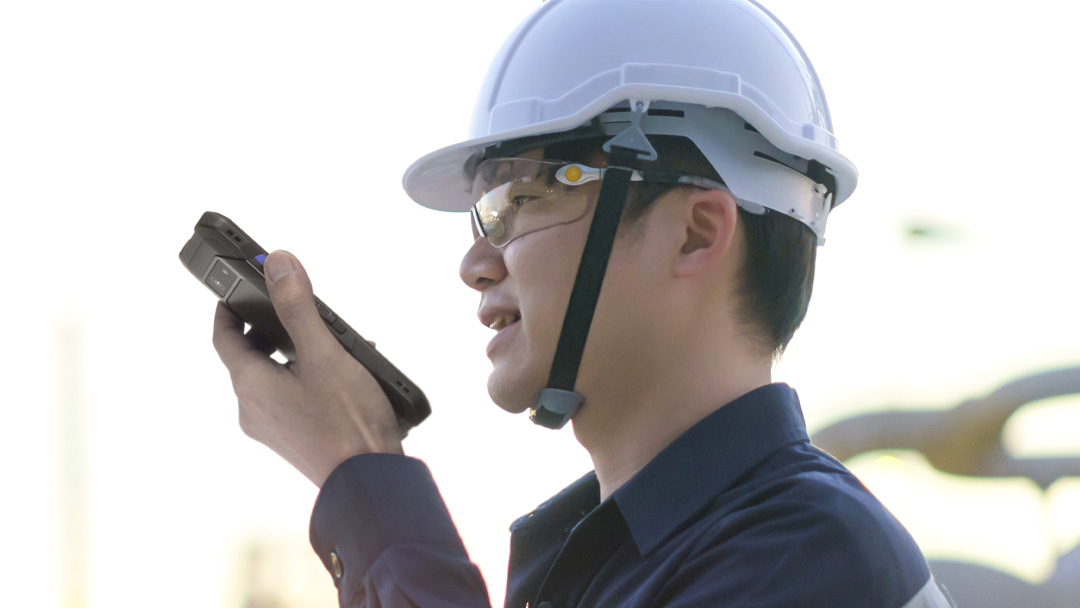 KYOCERA_JP's tweet photo. 【#DuraForce EXで #スマホ 課題を解決!】
使用中のスマホでこんな課題はありませんか?
・落として壊れてしまった
・電池の劣化、電池容量が長持ちしない
など...
そんな時は京セラのDuraForce EXにおまかせ!
#高耐久スマホ で #モノづくり の現場を支えていきます😀
https://t.co/OTysnK7yPF https://t.co/kp1lL2e7nM